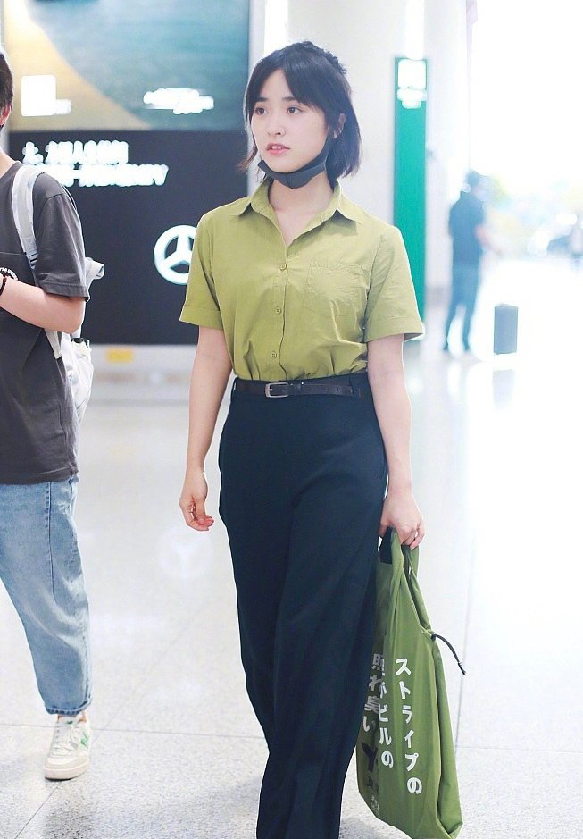 95后美女图片 女明星沈月机场街拍图片 3