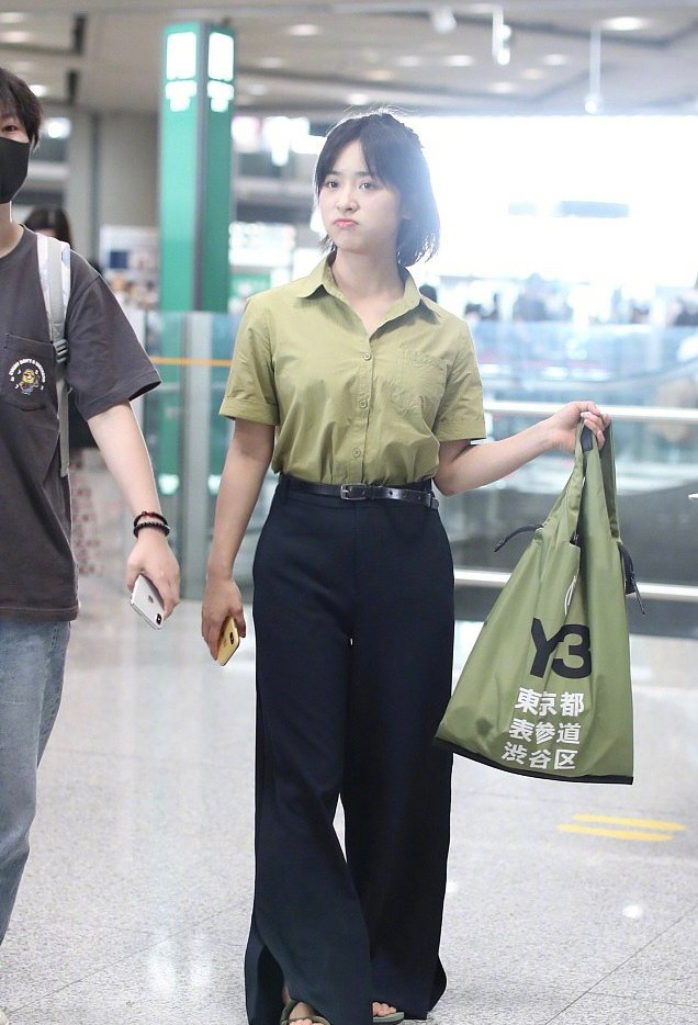 95后美女图片 女明星沈月机场街拍图片 5