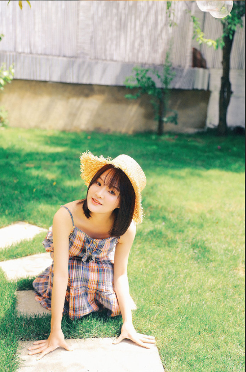 俏皮女学生夏日写真图片 清纯美女图片 2