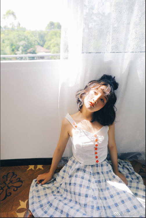 俏皮女学生夏日写真图片 清纯美女图片 3