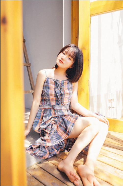 俏皮女学生夏日写真图片 清纯美女图片 4