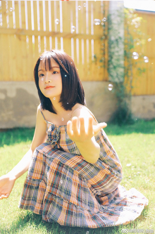 俏皮女学生夏日写真图片 清纯美女图片 10