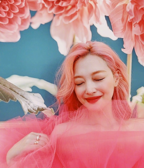 韩国美女图片 雪梨粉色纱裙《marie claire》7月刊封 7