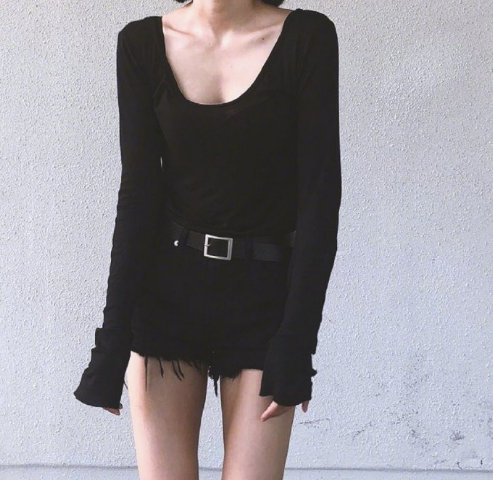 性感与个性兼具的黑色服装穿衣搭配look 8