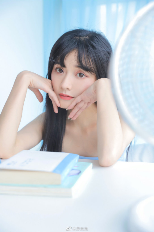 文艺女神蓝色清凉写真图片 清纯美女图片 2