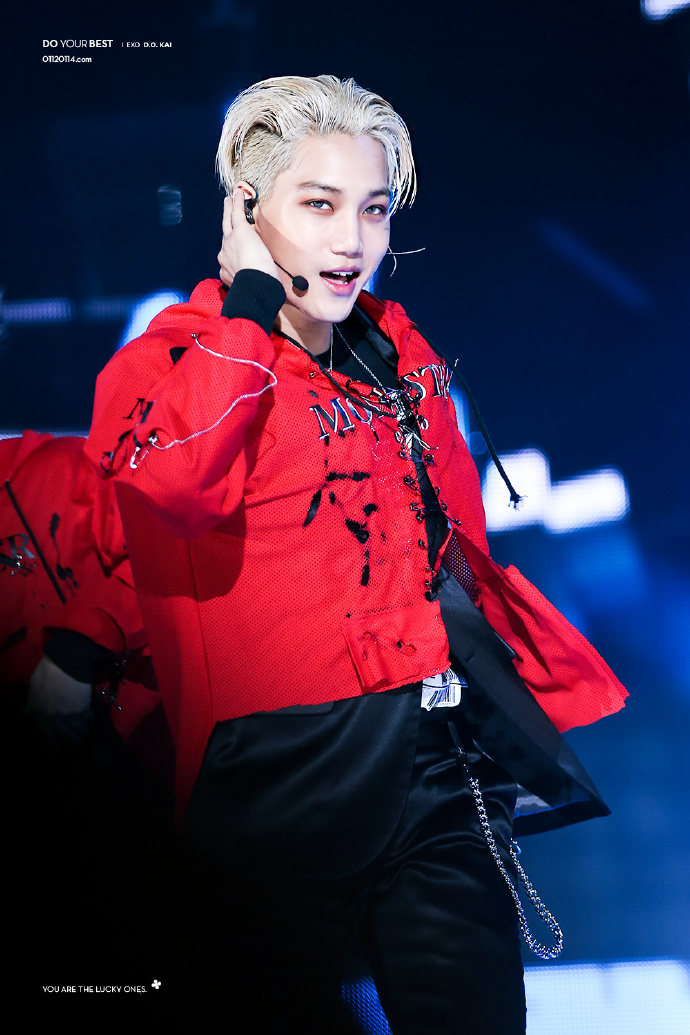 红衣少年exo成员图片 3