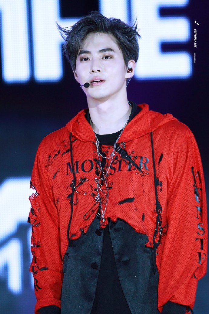 红衣少年exo成员图片 8