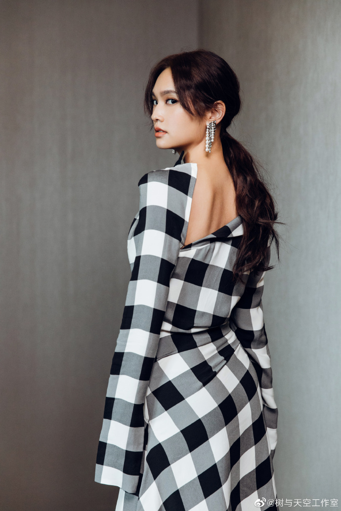 台湾美女杨丞琳格子裙图片 台湾女明星图片 3