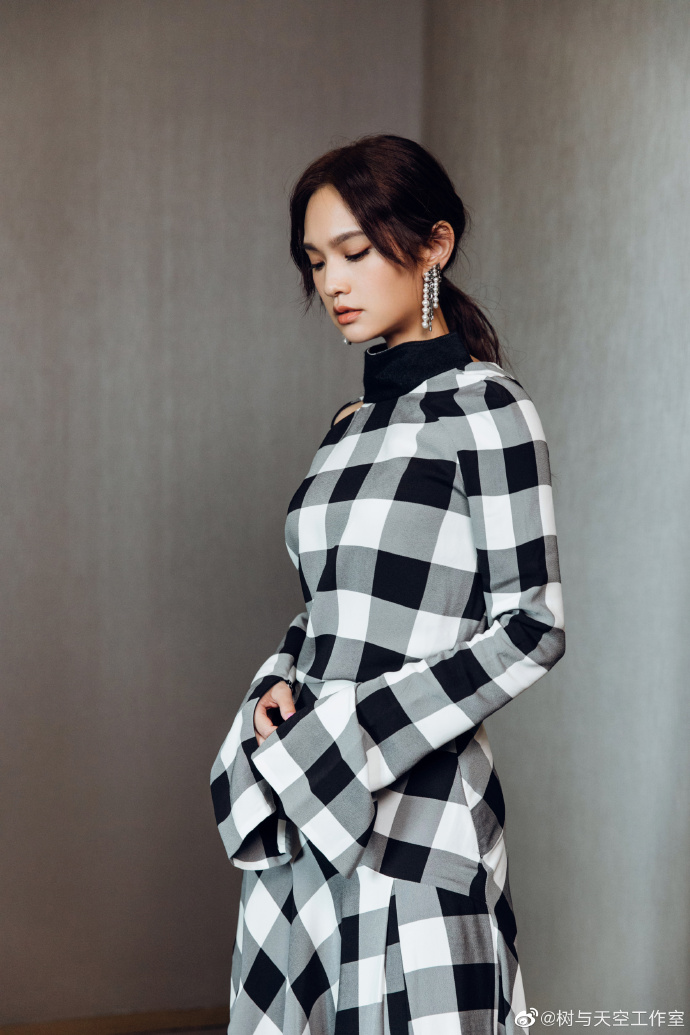 台湾美女杨丞琳格子裙图片 台湾女明星图片 5