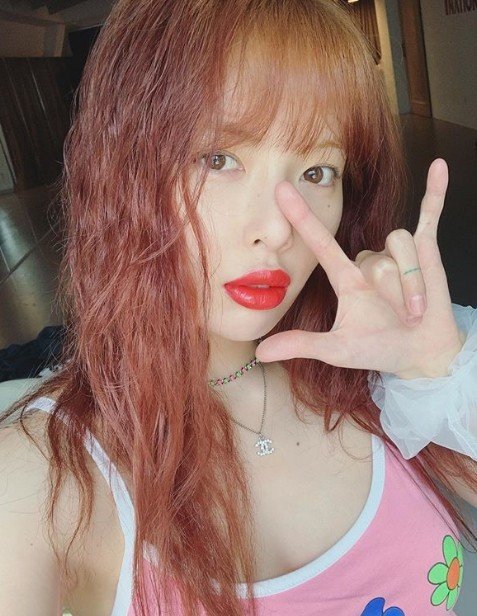 韩国女歌手泫雅红唇图片 韩国美女图片 3