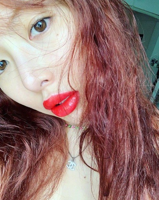 韩国女歌手泫雅红唇图片 韩国美女图片 4
