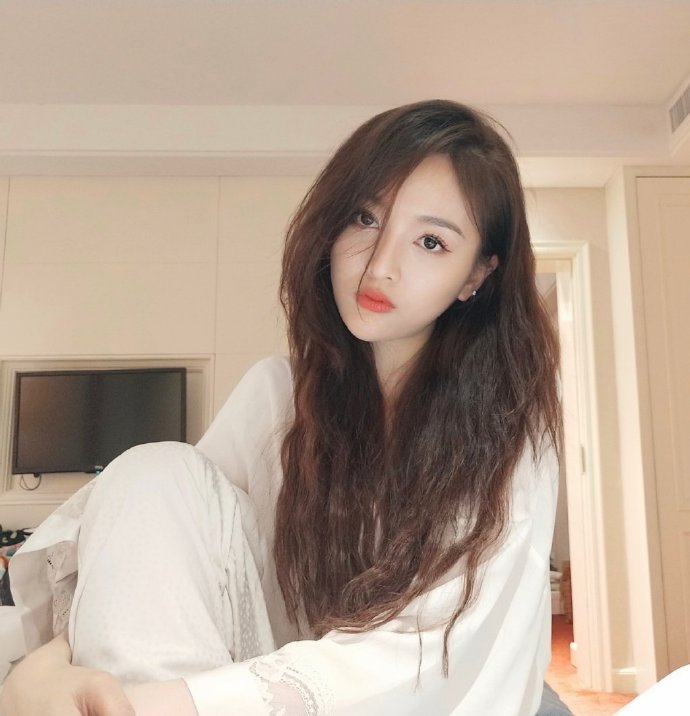 海南美女图片 内地女明星吴宣仪深夜自拍图片 7