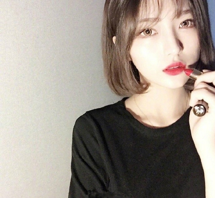 碎薄刘海 齐脸短发美女图片太美腻了 美女自拍照