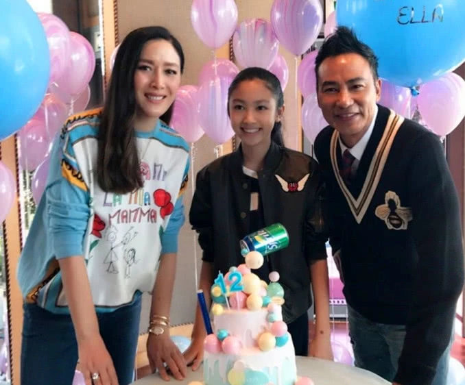 00后美女图片 星二代任晴佳登上时尚杂志封面图 4