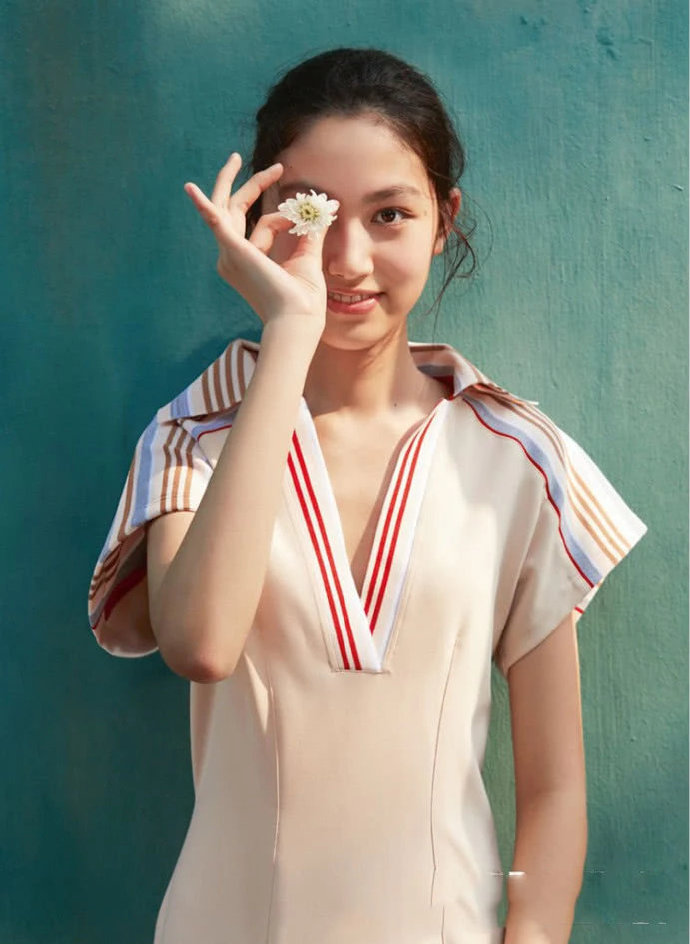 00后美女图片 星二代任晴佳登上时尚杂志封面图 9