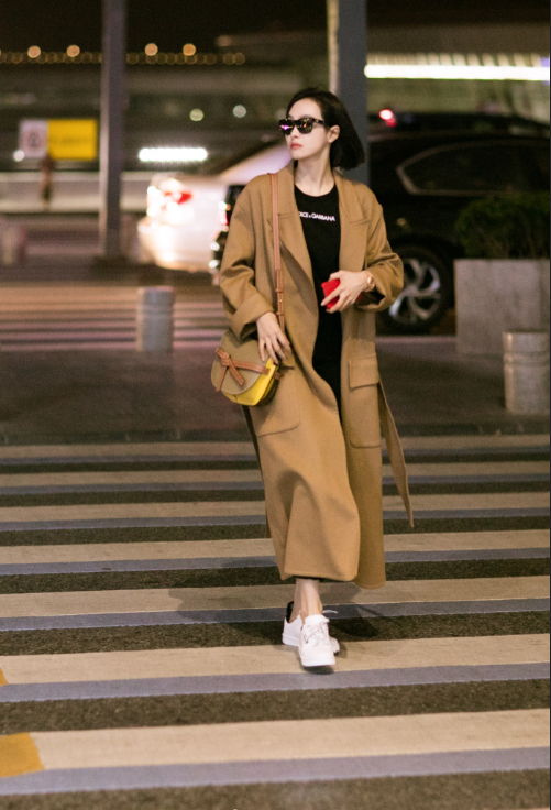 青岛美女明星宋茜巴黎男装周图片 7