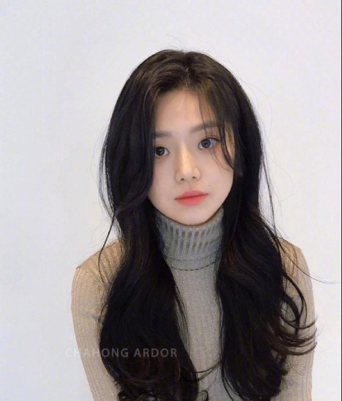 清爽大方的韩系卷发美女图片 2