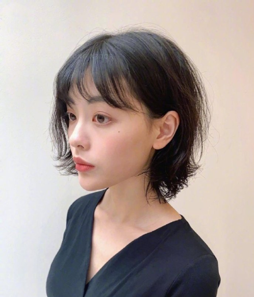 清爽大方的韩系卷发美女图片 7