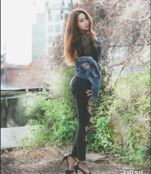超酷的牛仔裤美女图片 5