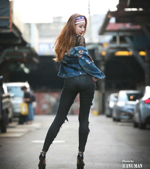 超酷的牛仔裤美女图片 6
