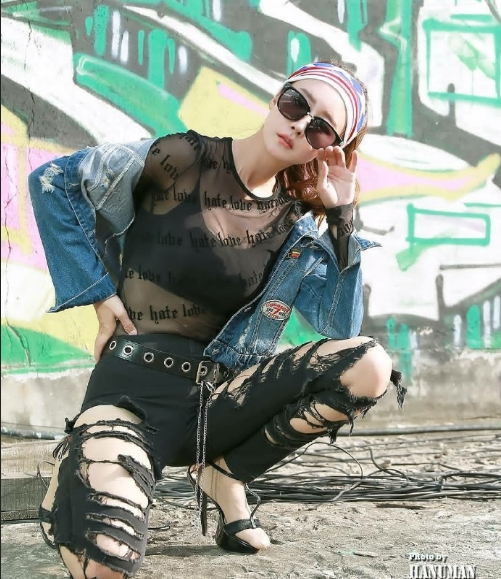 超酷的牛仔裤美女图片 7