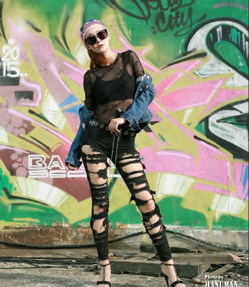 超酷的牛仔裤美女图片 8