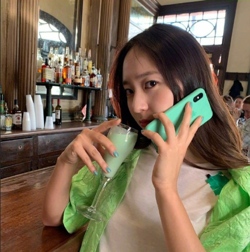韩国美女明星郑秀晶生活照图片 7