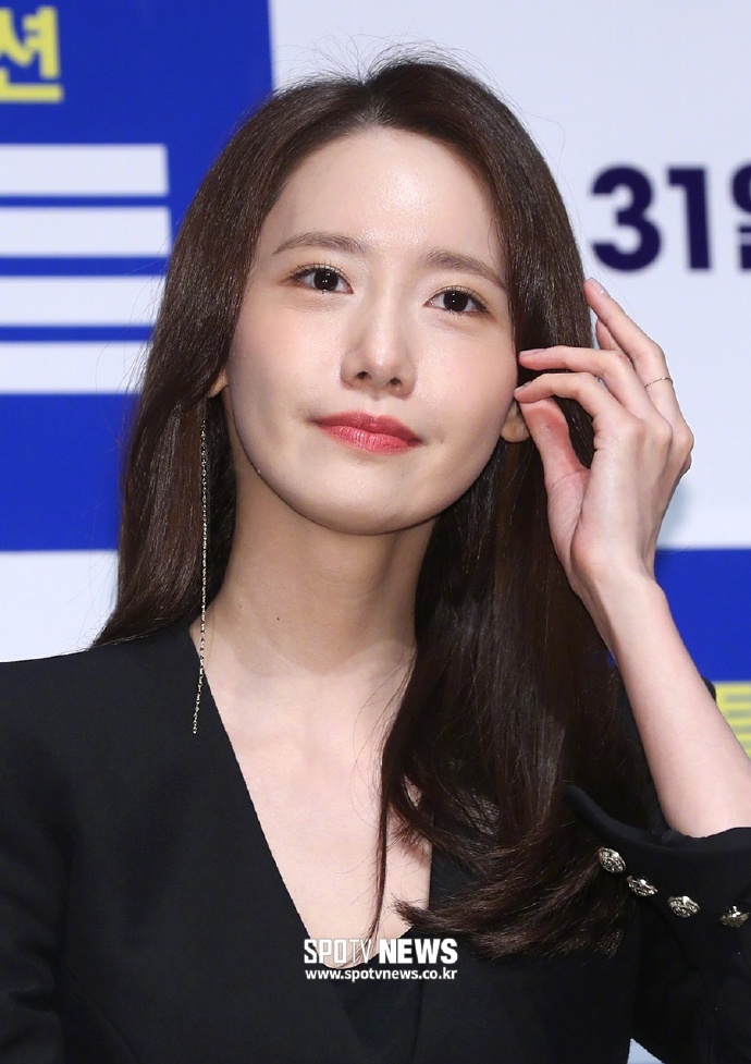 韩国美女图片 干练的林允儿图片 2