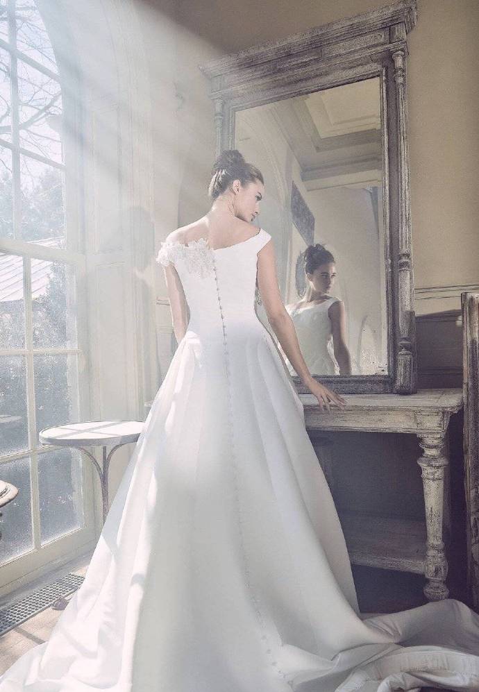 来自Sareh Nouri Spring 2019唯美婚纱图片