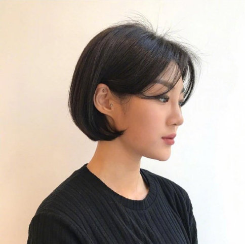 短发美女图片 温柔又显气质的九款短卷发发型图 5