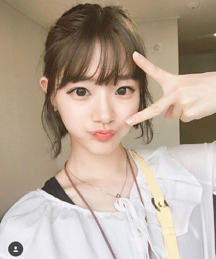 大眼睛女孩甜美自拍照图片 5