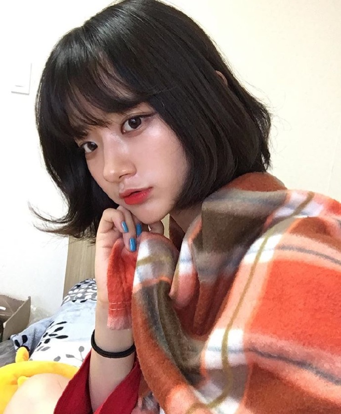 大眼睛女孩甜美自拍照图片 6