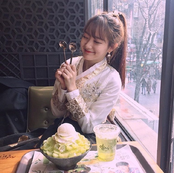 大眼睛女孩甜美自拍照图片 8