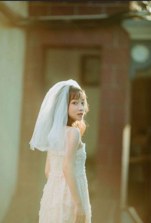 嫁给爱情的小清新美女婚纱照图片
