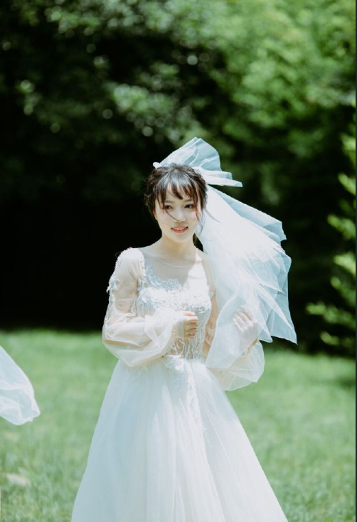 嫁给爱情的小清新美女婚纱照图片