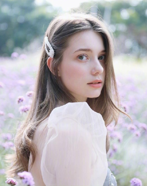俄罗斯美女Anastasia Cebulska花仙子图片 欧美美女图 2