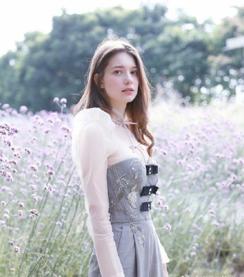 俄罗斯美女Anastasia Cebulska花仙子图片 欧美美女图 5