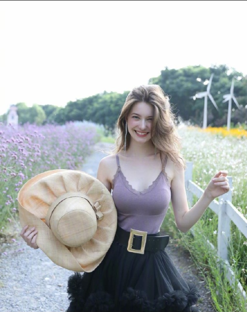 俄罗斯美女Anastasia Cebulska花仙子图片 欧美美女图 6