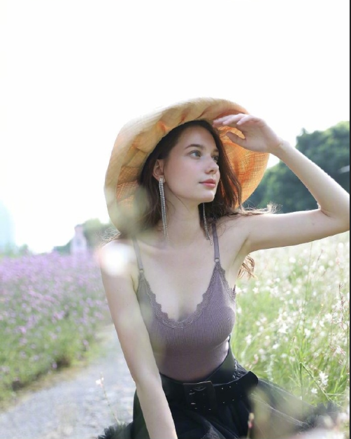 俄罗斯美女Anastasia Cebulska花仙子图片 欧美美女图 8