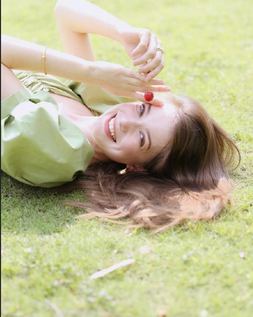 俄罗斯美女模特Anastasia Cebulska午后清纯写真图片 2