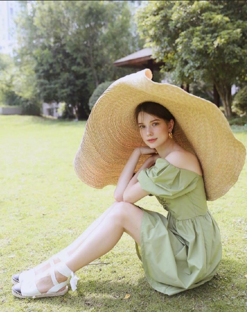 俄罗斯美女模特Anastasia Cebulska午后清纯写真图片 6