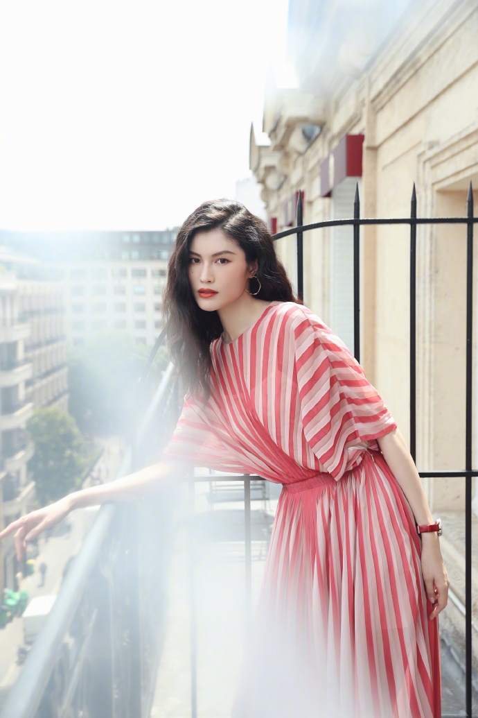 中国美女图片 超模何穗2019dior秋冬高订秀图片 2
