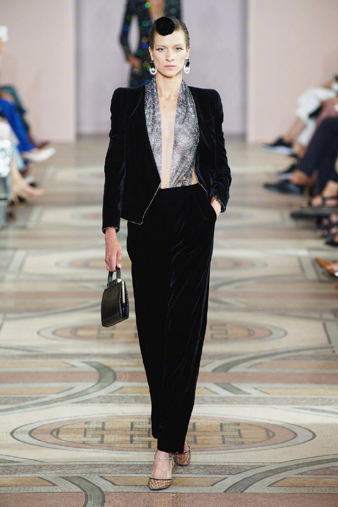 Armani Priv&eacute; 2019秋冬高定礼服图片