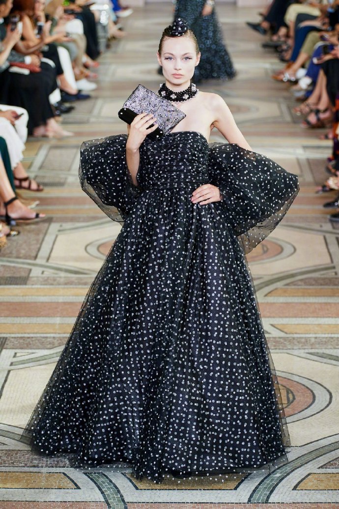 Armani Priv&eacute; 2019秋冬高定礼服图片 6