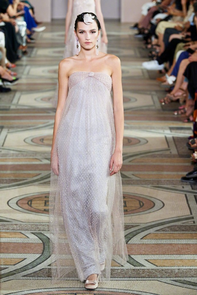 Armani Priv&eacute; 2019秋冬高定礼服图片 8