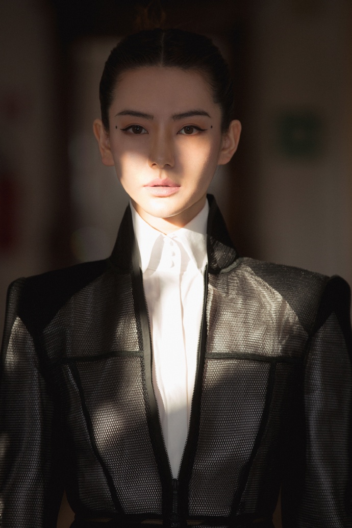 中国美女戚薇法老妆出席Fendi高定秀场图片 2