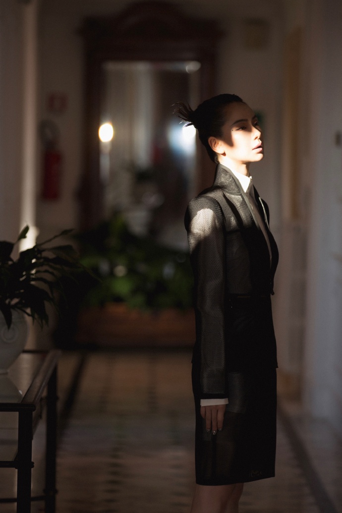 中国美女戚薇法老妆出席Fendi高定秀场图片 4