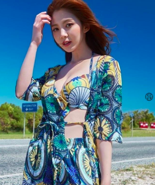 度假风性感泳衣美女图片 7