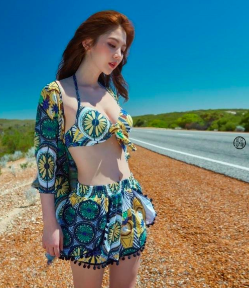 度假风性感泳衣美女图片 9