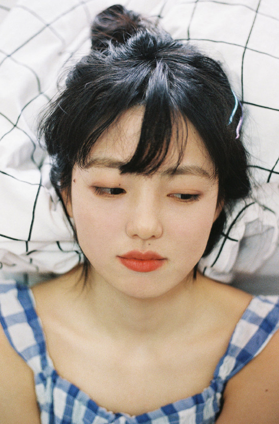 格子裙清纯美女纯白图片 5